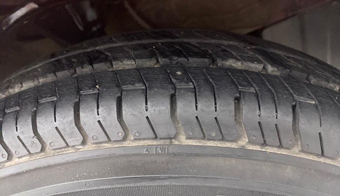 2012 Hyundai i10 SPORTZ 1.2, Petrol, Manual, 95,397 km, Right Front Tyre Tread