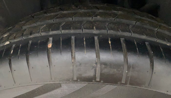 2020 Maruti Swift ZXI+, Petrol, Manual, 7,734 km, Right Rear Tyre Tread