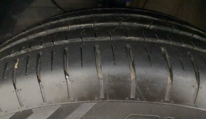 2020 Maruti Swift ZXI+, Petrol, Manual, 7,734 km, Right Front Tyre Tread