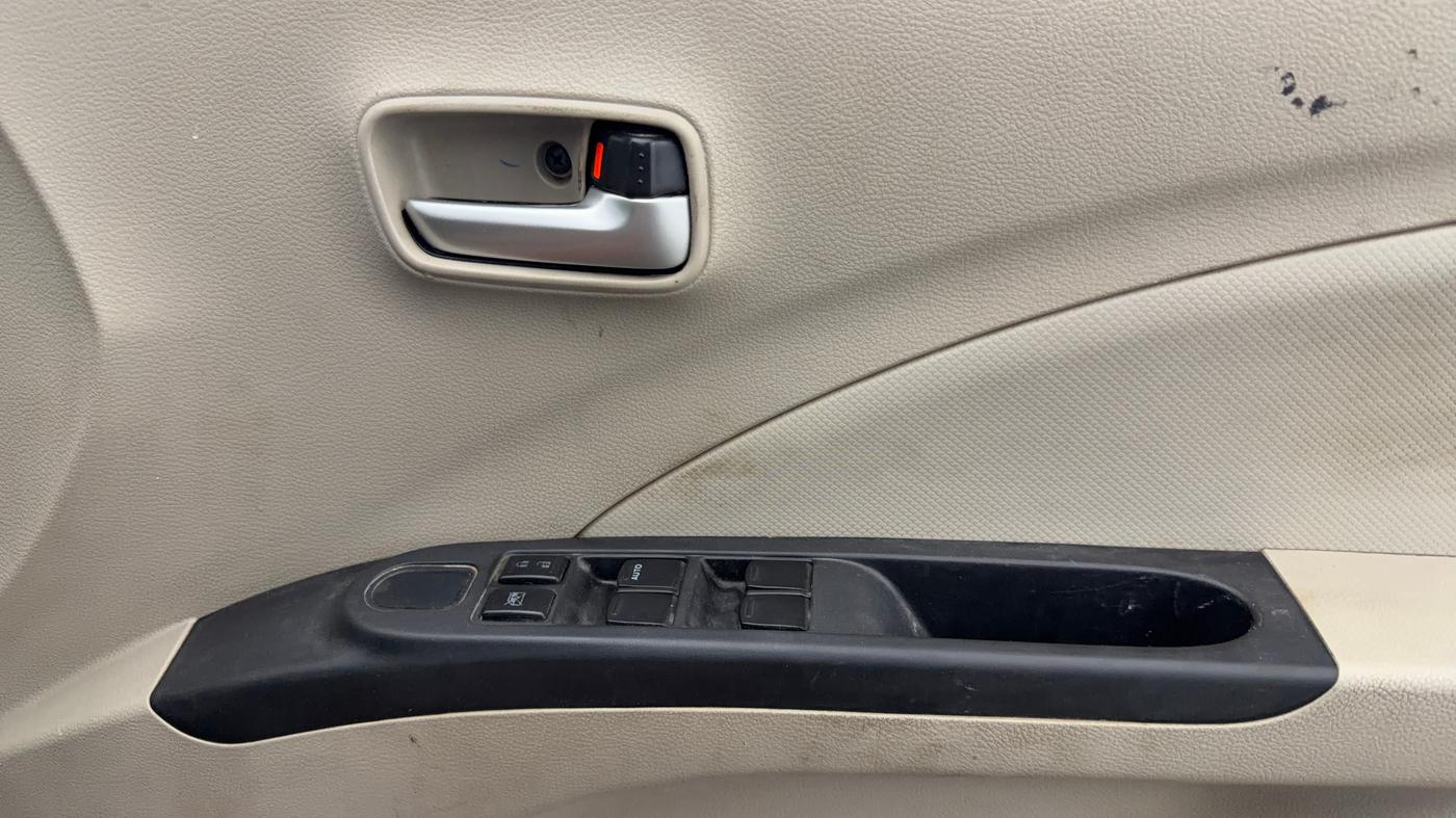 2019 Maruti Celerio VXI AMT (O), CNG, Automatic, 60,594 km, Driver Side Door Panels Control