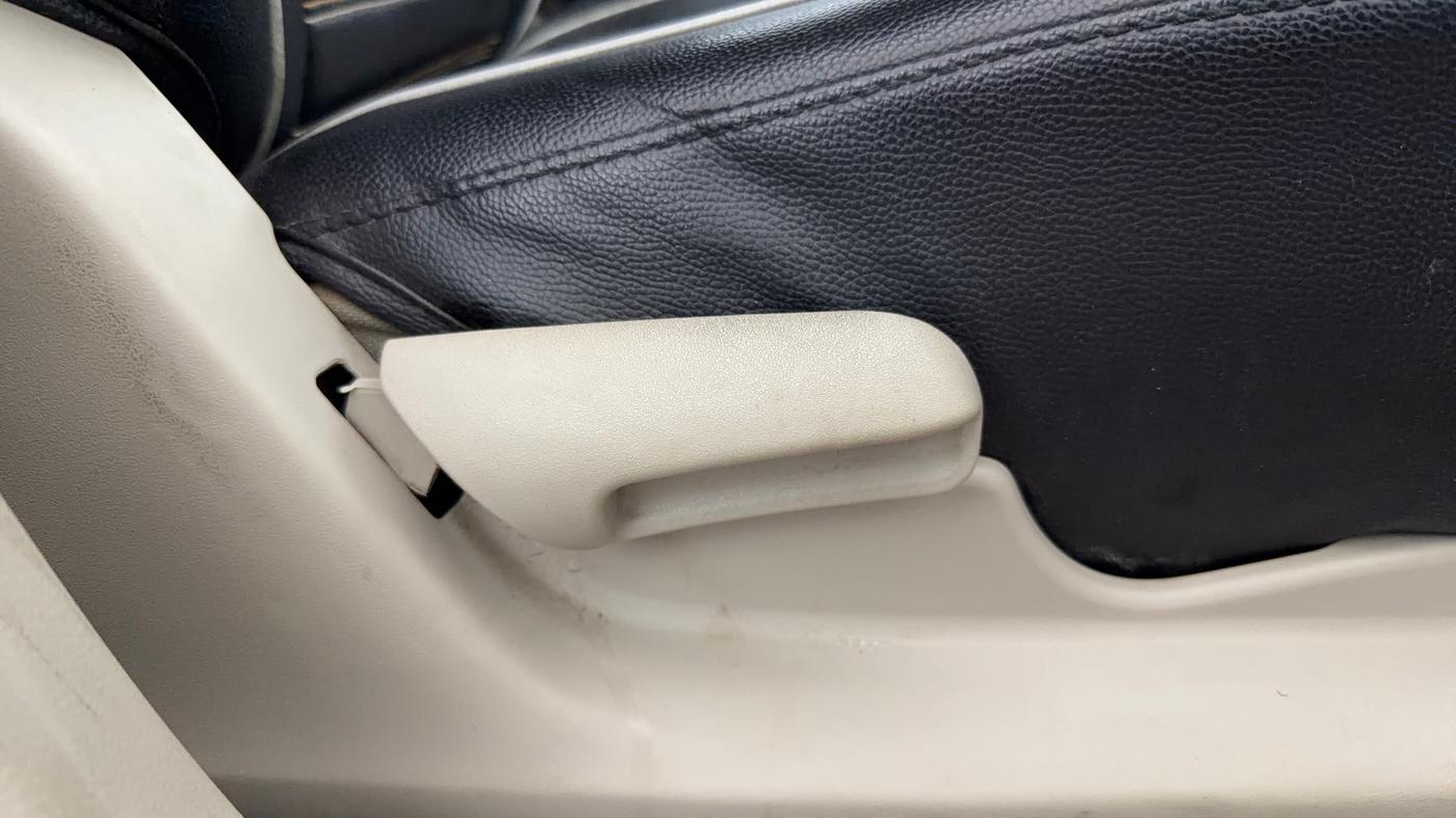 2019 Maruti Celerio VXI AMT (O), CNG, Automatic, 60,594 km, Driver Side Adjustment Panel