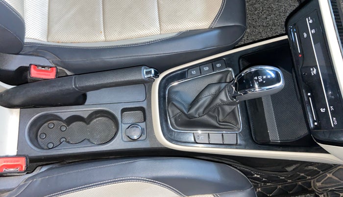 2022 Skoda SLAVIA STYLE 1.0L TSI AT, Petrol, Automatic, 39,763 km, Gear Lever