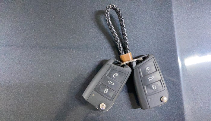 2022 Skoda SLAVIA STYLE 1.0L TSI AT, Petrol, Automatic, 39,763 km, Key Close Up