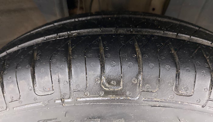 2019 Renault TRIBER RXZ, Petrol, Manual, 98,875 km, Right Front Tyre Tread
