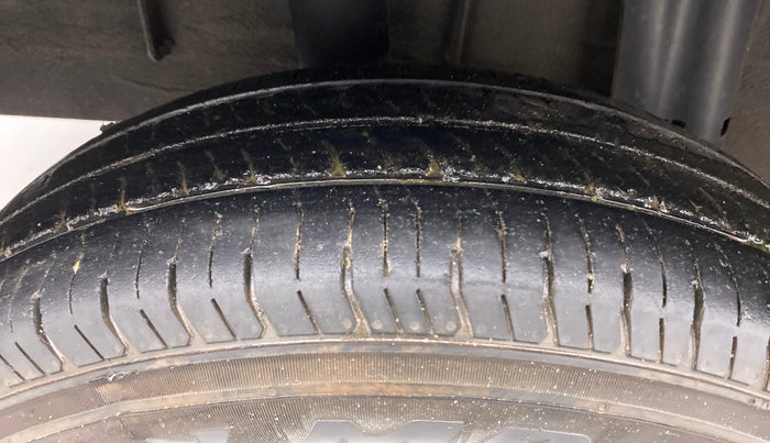 2019 Renault TRIBER RXZ, Petrol, Manual, 98,875 km, Right Rear Tyre Tread