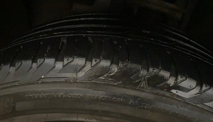 2022 Jeep Compass LIMITED (O) 1.4 PETROL DCT, Petrol, Automatic, 47,295 km, Left Front Tyre Tread