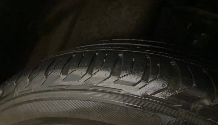 2022 Jeep Compass LIMITED (O) 1.4 PETROL DCT, Petrol, Automatic, 47,295 km, Left Rear Tyre Tread