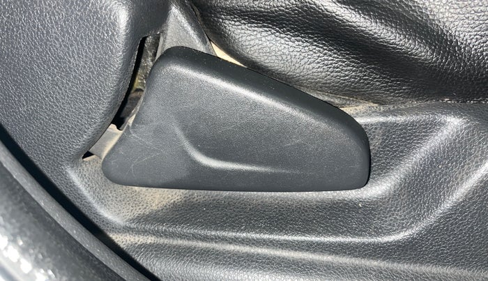 2016 Renault Kwid RXT 0.8, Petrol, Manual, 37,817 km, Driver Side Adjustment Panel