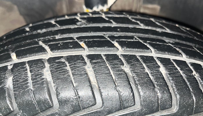 2016 Renault Kwid RXT 0.8, Petrol, Manual, 37,817 km, Right Front Tyre Tread