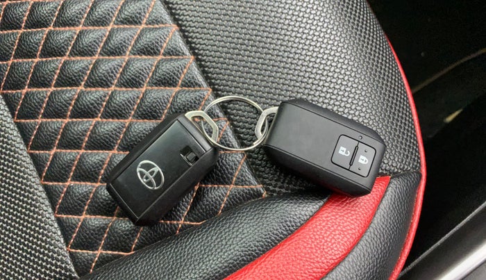 2020 Toyota Glanza V, Petrol, Manual, 32,705 km, Key Close Up