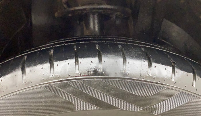 2020 Toyota Glanza V, Petrol, Manual, 32,705 km, Right Front Tyre Tread