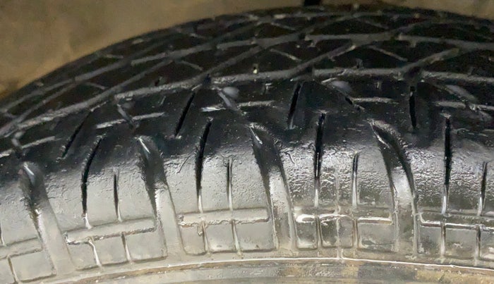 2017 Maruti Swift LXI (O), Petrol, Manual, 79,697 km, Right Front Tyre Tread