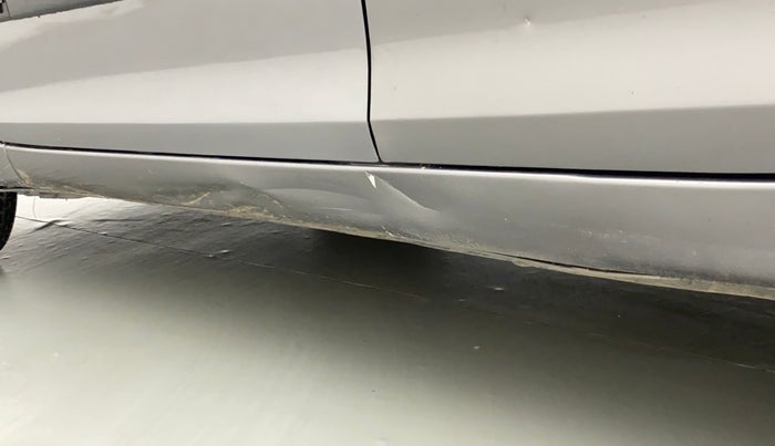 2017 Maruti Swift LXI (O), Petrol, Manual, 79,697 km, Left running board - Slightly dented