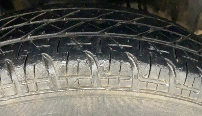 2017 Maruti Swift LXI (O), Petrol, Manual, 79,697 km, Right Rear Tyre Tread