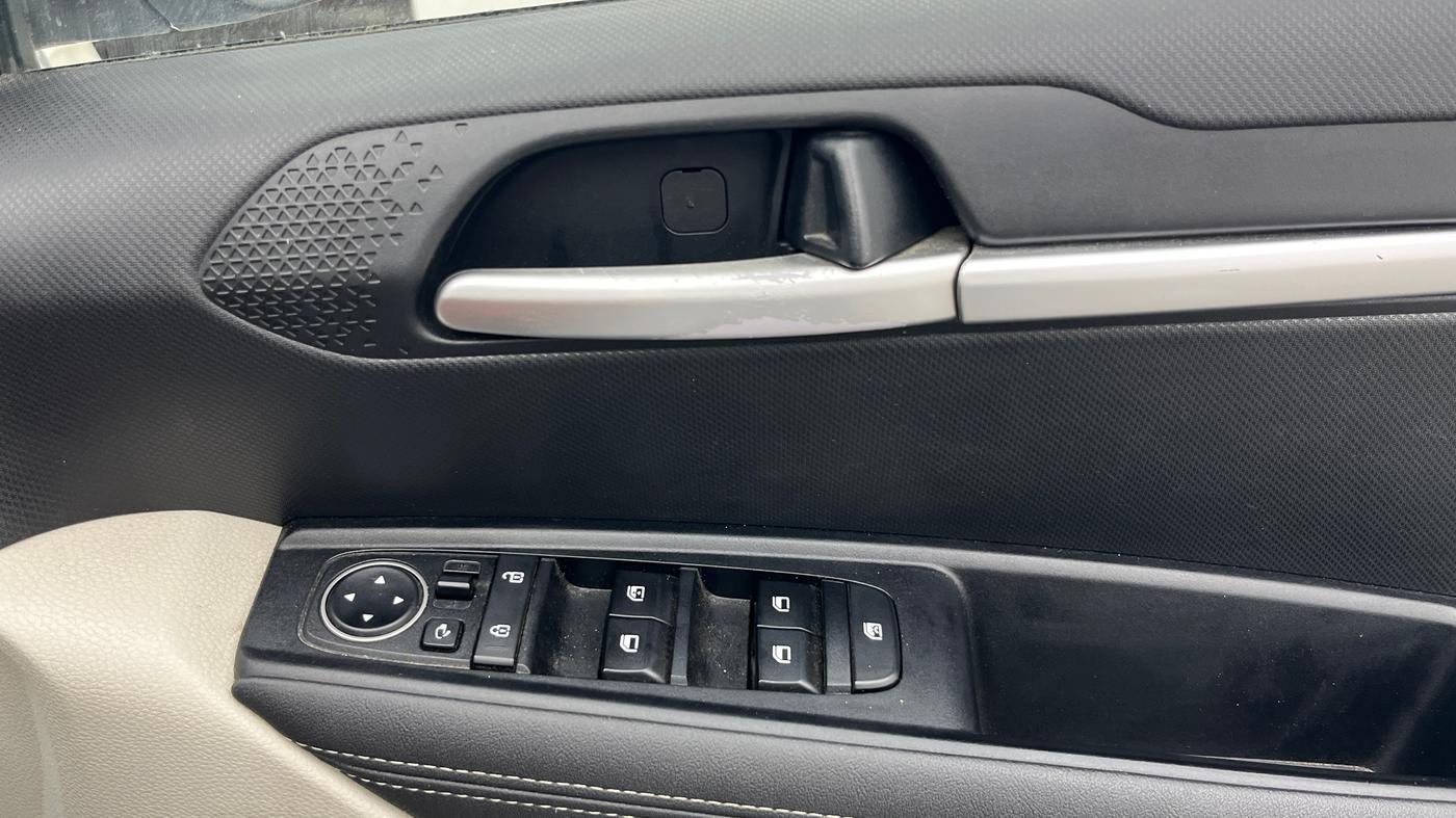 2022 KIA SONET HTX ANNIVERSARY EDITION 1.0 IMT, Petrol, Manual, 61,897 km, Driver Side Door Panels Control