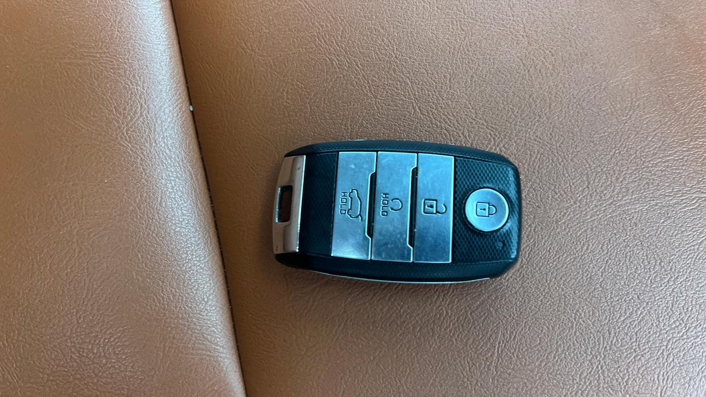 2022 KIA SONET HTX ANNIVERSARY EDITION 1.0 IMT, Petrol, Manual, 61,897 km, Key Close Up