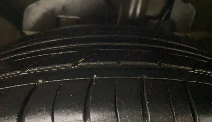 2018 Ford Ecosport TITANIUM 1.5L DIESEL, Diesel, Manual, 1,05,406 km, Left Front Tyre Tread