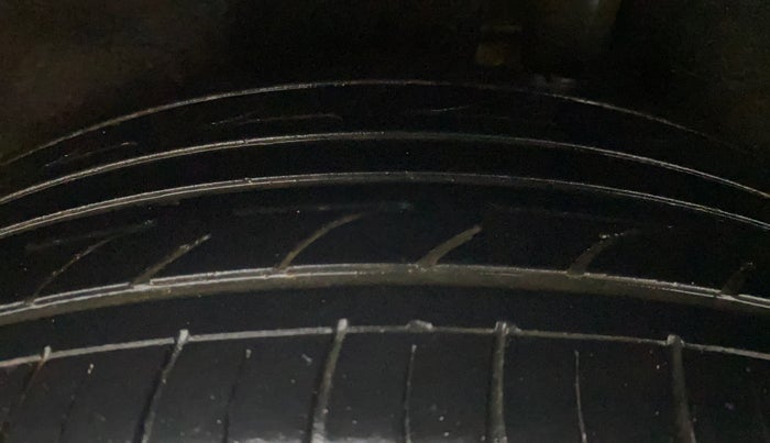 2018 Ford Ecosport TITANIUM 1.5L DIESEL, Diesel, Manual, 1,05,406 km, Left Rear Tyre Tread