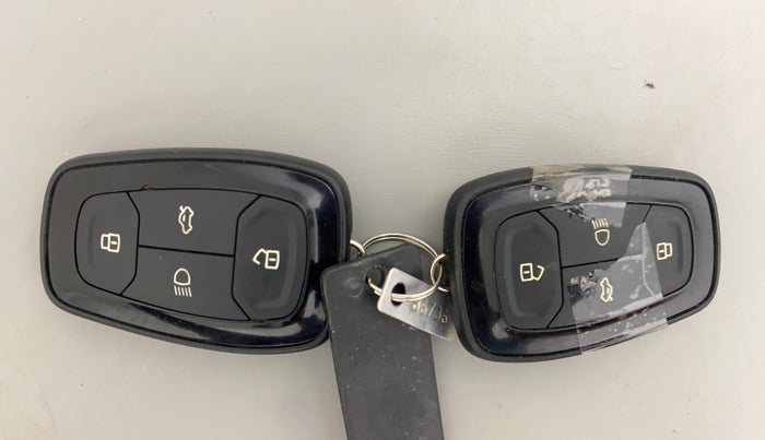 2022 Tata PUNCH CREATIVE  iRA PACK MT, Petrol, Manual, 84,424 km, Key Close Up