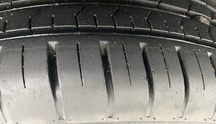 2022 Tata PUNCH CREATIVE AMT 1.2 RTN DUAL TONE, Petrol, Automatic, 10,270 km, Right Rear Tyre Tread