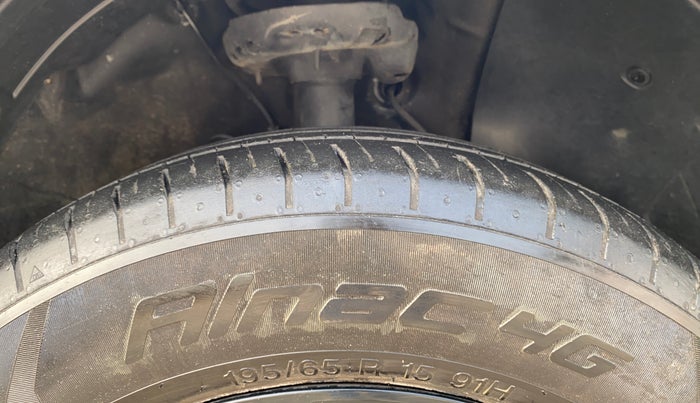 2024 Hyundai VENUE SX 1.2 KNIGHT EDITION, Petrol, Manual, 14,310 km, Right Front Tyre Tread