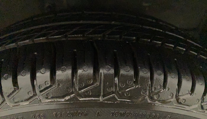 2011 Maruti A Star VXI, Petrol, Manual, 51,977 km, Right Front Tyre Tread
