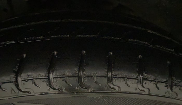 2011 Maruti A Star VXI, Petrol, Manual, 51,977 km, Right Rear Tyre Tread