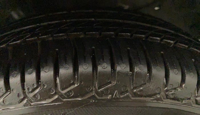 2011 Maruti A Star VXI, Petrol, Manual, 51,977 km, Left Front Tyre Tread