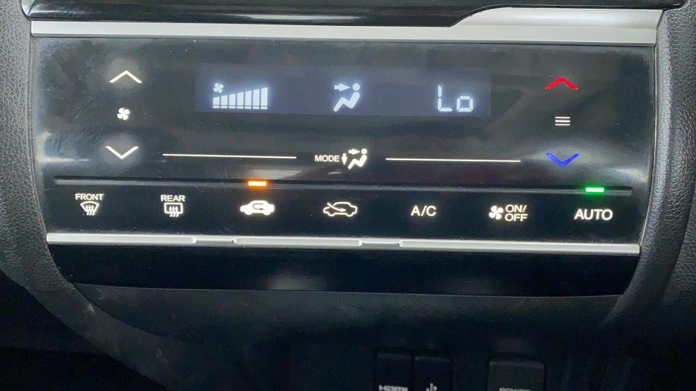 2017 Honda WR-V 1.5 i-DTEC VX MT, Diesel, Manual, 59,266 km, Automatic Climate Control