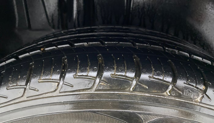 2014 Maruti Ertiga ZDI, Diesel, Manual, 88,223 km, Right Rear Tyre Tread