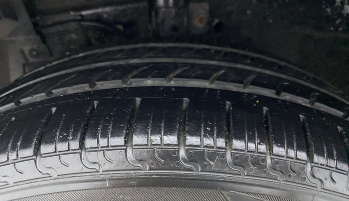 2014 Maruti Ertiga ZDI, Diesel, Manual, 88,223 km, Left Front Tyre Tread