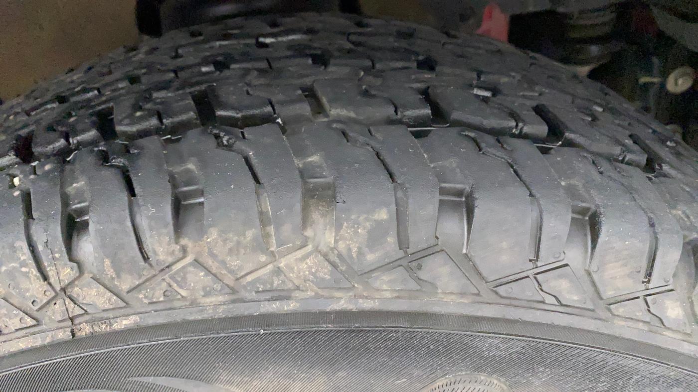 2022 Mahindra Thar LX PETROL HT 4WD AT, Petrol, Automatic, 8,808 km, Right Front Tyre Tread