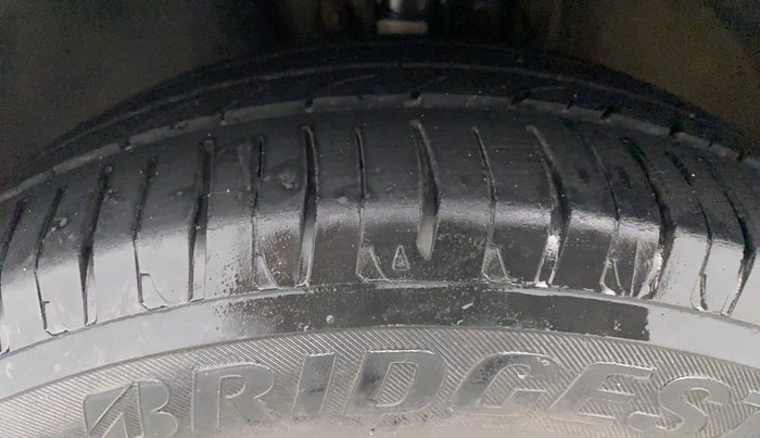 2011 Volkswagen Vento HIGHLINE 1.6 MPI, Petrol, Manual, 93,337 km, Left Front Tyre Tread