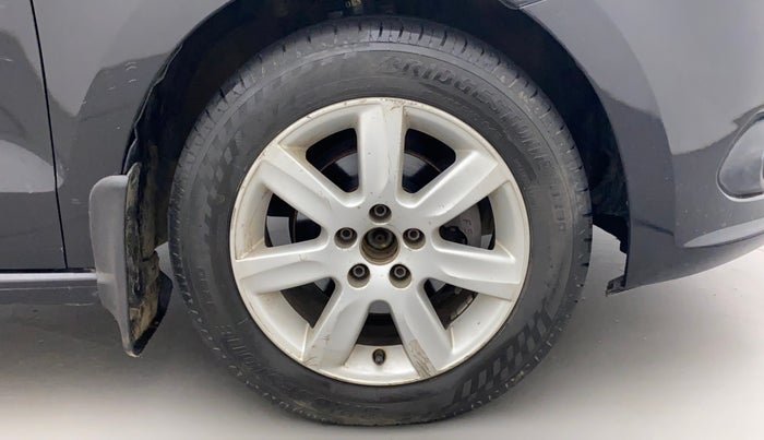2011 Volkswagen Vento HIGHLINE 1.6 MPI, Petrol, Manual, 93,337 km, Right Front Wheel