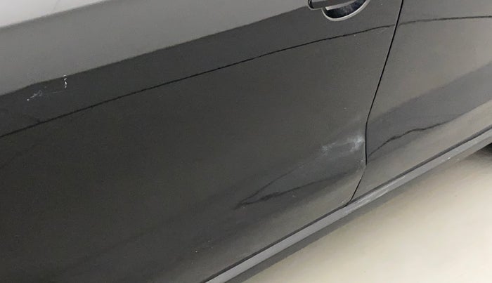 2011 Volkswagen Vento HIGHLINE 1.6 MPI, Petrol, Manual, 93,337 km, Front passenger door - Slightly dented