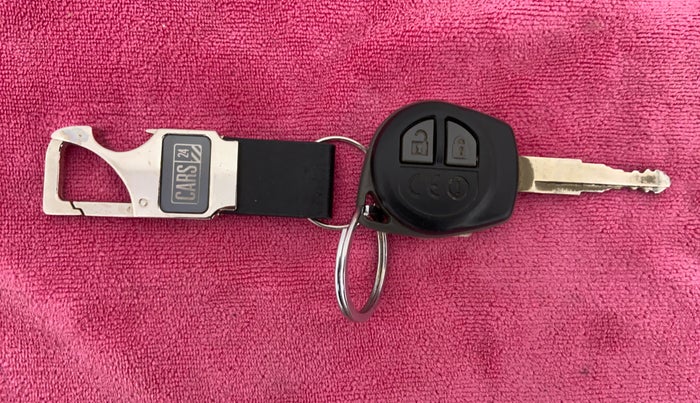 2017 Maruti Dzire VDI, Diesel, Manual, 1,07,372 km, Key Close-up