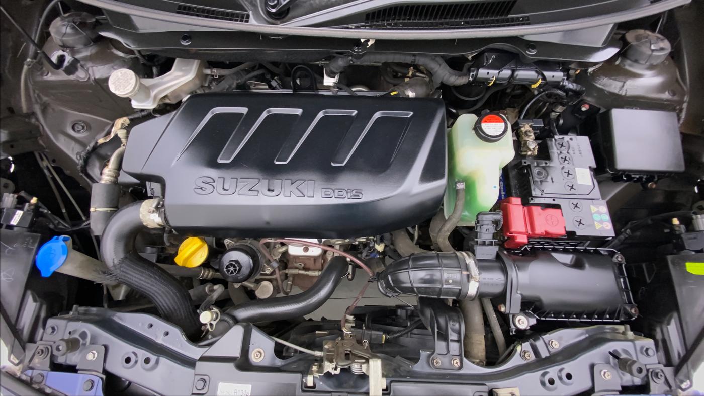 2017 Maruti Dzire VDI, Diesel, Manual, 1,07,372 km, Engine Bonet View
