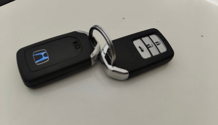 2015 Honda City 1.5L I-VTEC VX CVT, CNG, Automatic, 65,375 km, Key Close Up