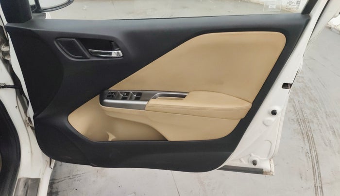 2015 Honda City 1.5L I-VTEC VX CVT, CNG, Automatic, 65,375 km, Driver Side Door Panels Control