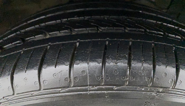 2019 Maruti Ciaz ALPHA 1.5 SHVS PETROL, CNG, Manual, 19,246 km, Right Front Tyre Tread