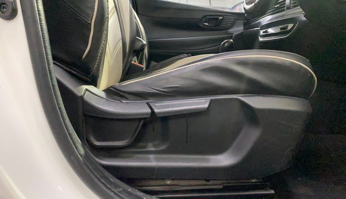 2022 Hyundai NEW I20 SPORTZ 1.2 MT, Petrol, Manual, 42,672 km, Driver Side Adjustment Panel