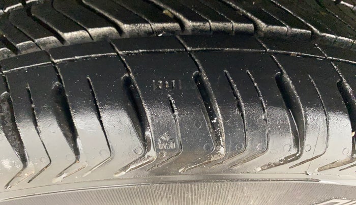 2013 Hyundai i20 ASTA 1.2, Petrol, Manual, 1,03,608 km, Left Front Tyre Tread