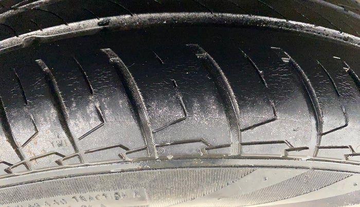 2013 Hyundai i20 ASTA 1.2, Petrol, Manual, 1,03,608 km, Right Rear Tyre Tread