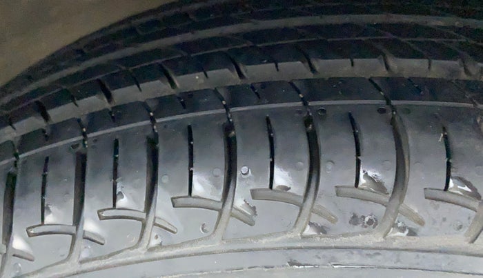 2016 Maruti Baleno DELTA PETROL 1.2, Petrol, Manual, 44,910 km, Right Rear Tyre Tread