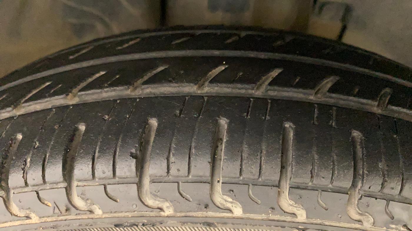 2018 Renault Kwid RXT 1.0 AMT, Petrol, Automatic, 26,869 km, Right Front Tyre Tread