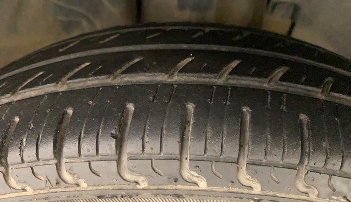 2018 Renault Kwid RXT 1.0 AMT, Petrol, Automatic, 26,869 km, Right Front Tyre Tread
