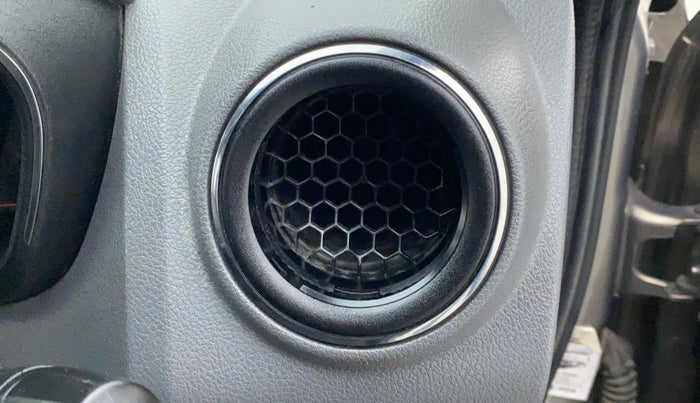 2018 Renault Kwid RXT 1.0 AMT, Petrol, Automatic, 26,869 km, AC Unit - Front vent has minor damage