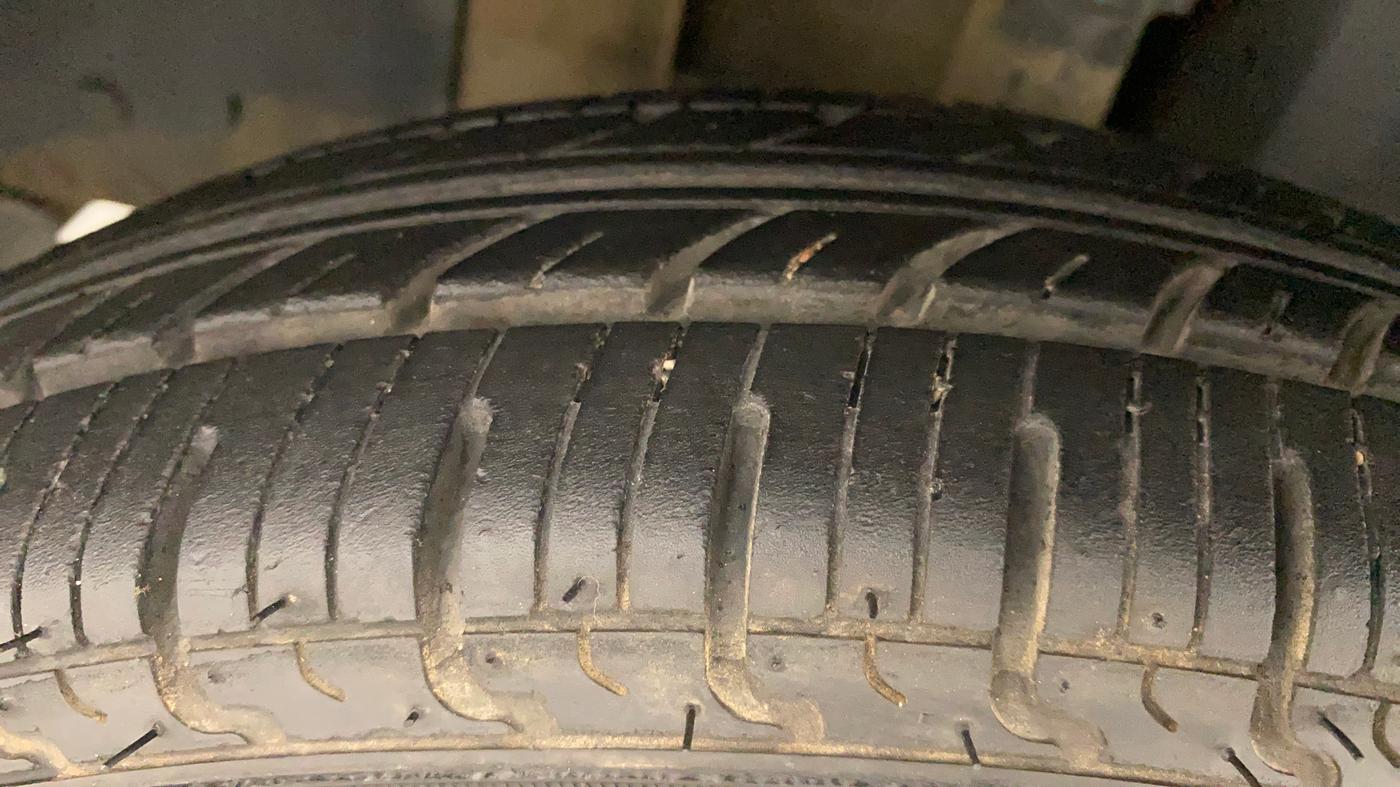 2018 Renault Kwid RXT 1.0 AMT, Petrol, Automatic, 26,869 km, Left Front Tyre Tread