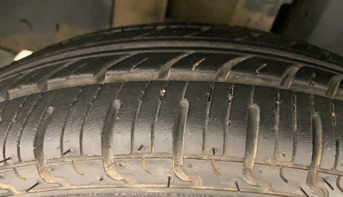 2018 Renault Kwid RXT 1.0 AMT, Petrol, Automatic, 26,869 km, Left Front Tyre Tread