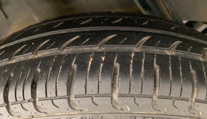 2018 Renault Kwid RXT 1.0 AMT, Petrol, Automatic, 26,869 km, Right Rear Tyre Tread